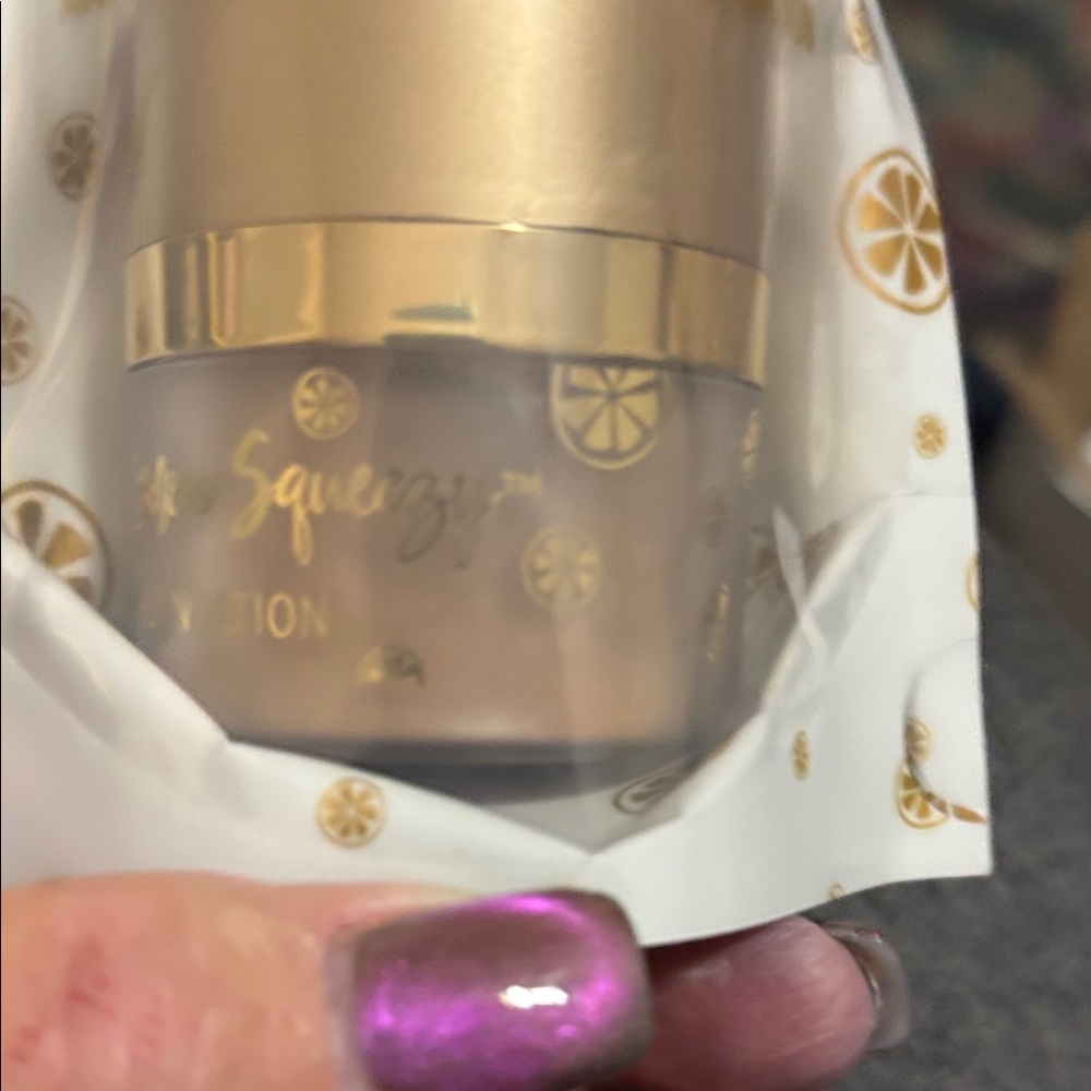 Squeeze Radiant Gold Foundation